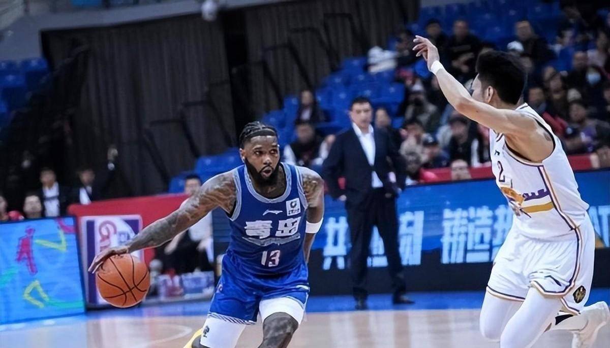 开云体育官网-山东男篮训练开放日;集结日战术微调引欢呼;CBA季后赛在即;训练强度明显提升的简单介绍